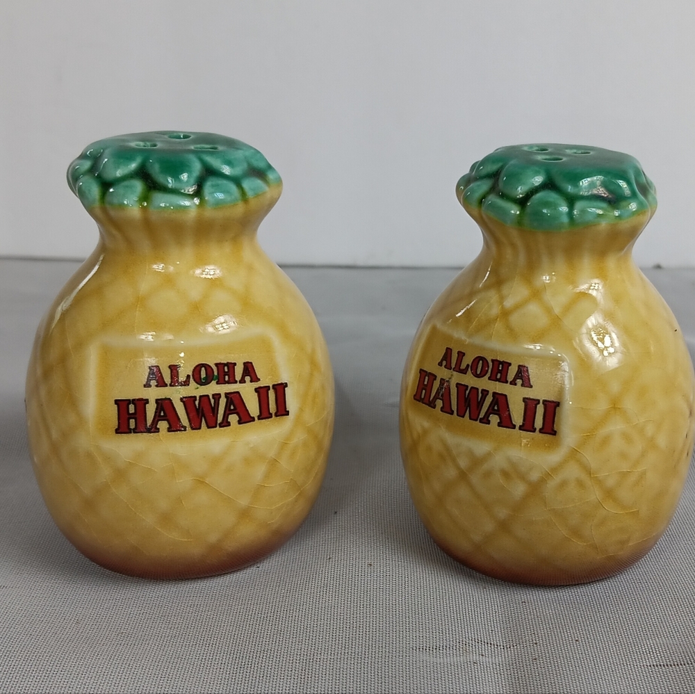 Vintage Pineapple Aloha Hawaii Salt and Pepper Pots Shakers Retro Tiki